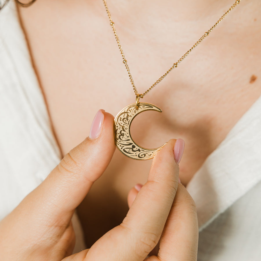 Collier ""With Hardship Comes Ease" | Crescent Necklace